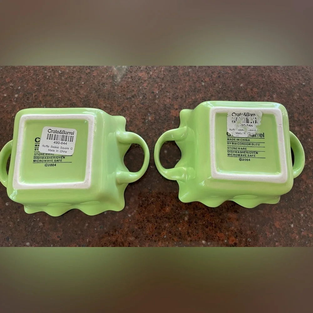 Crate&Barrel Vintage 2004 Green Stoneware Ruffle Basket Set of three items NWT